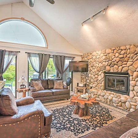 Secluded Bass Lake Cabin, 9 Mi To Traverse City! Экстерьер фото